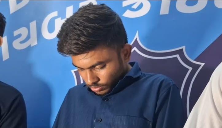 आरोपी. आरोपी.