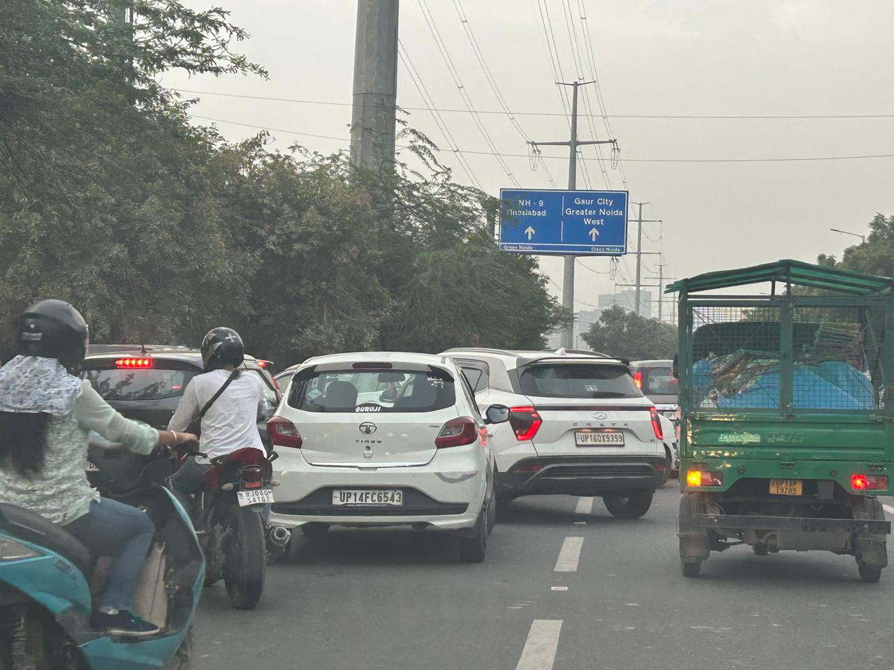 घंटो में जाम में फंसे रहते हैं लोग