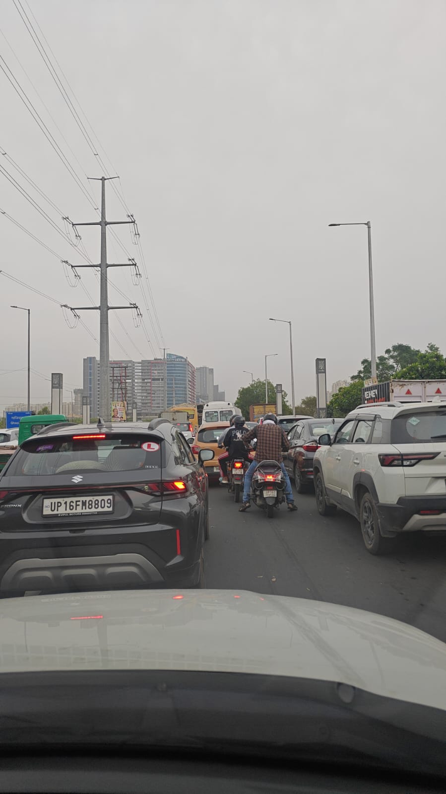 जाम से परेशान लोग