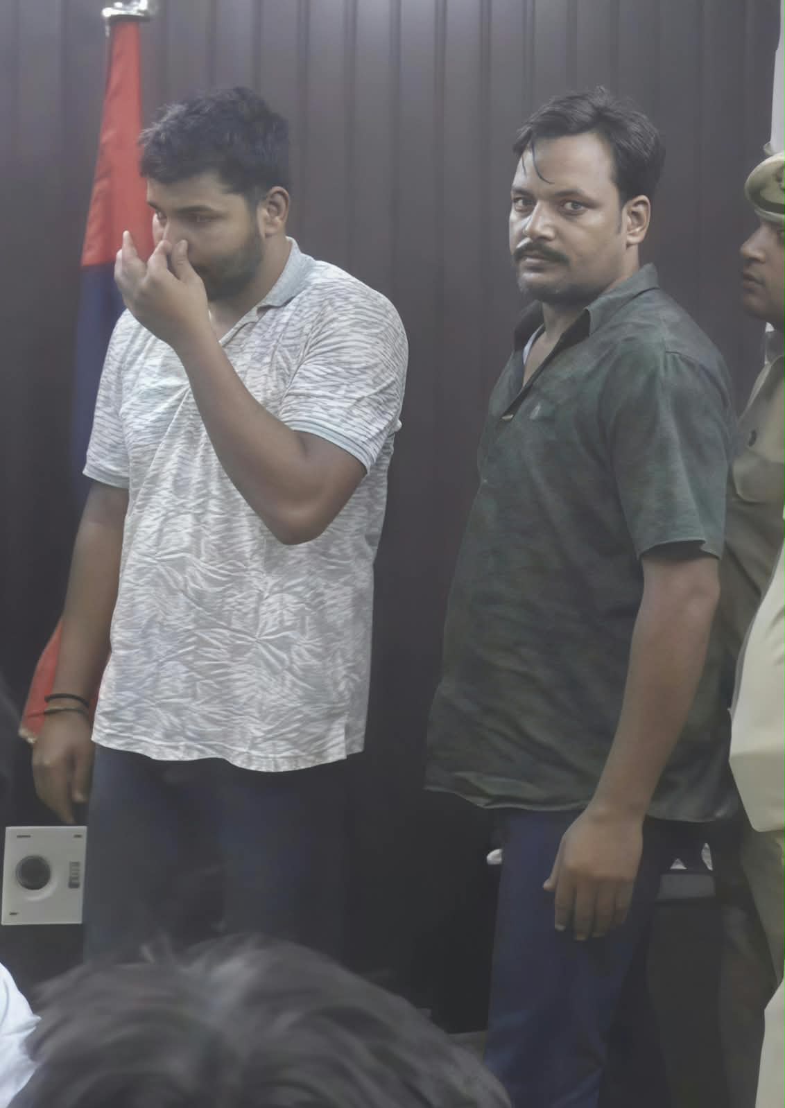 पुलिस की गिरफ्त में आरोपी.