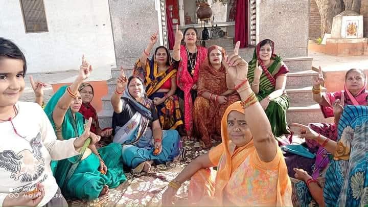 सिलाई और अचार के कारोबार से बनीं लखपति दीदी