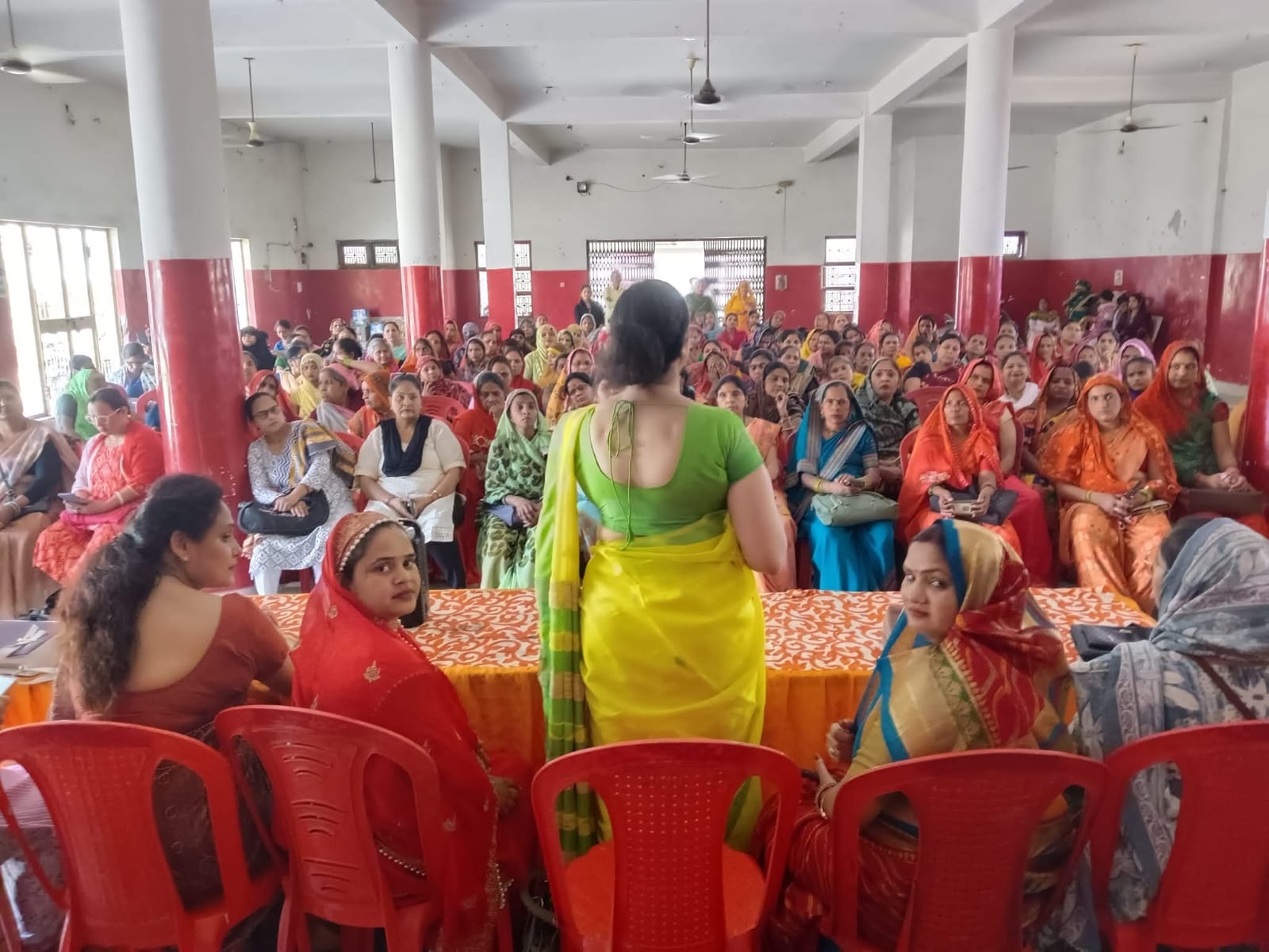 माधवी चौधरी ने दूसरी महिलाओं को भी दिखाई राह