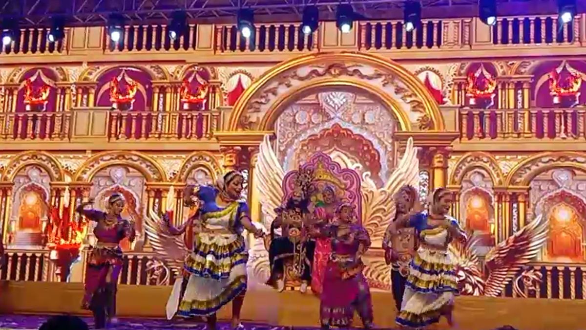 Who Is Shahbaz Khan Bollywood Actor Playing Ravana Karkardooma Ramlila Who Is Shahbaz Khan Bollywood Actor Playing Ravana Karkardooma Ramlila