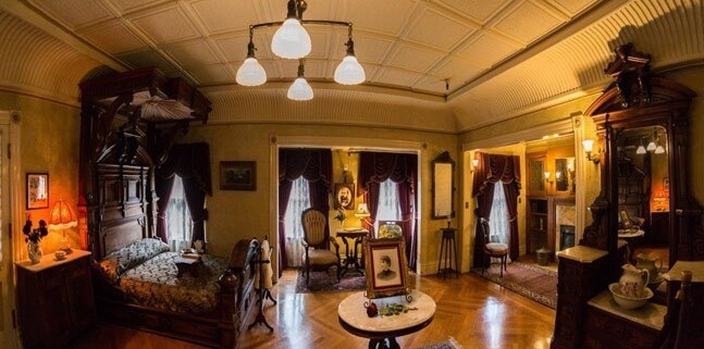Bedroom (Photo: Facebook\@Winchester Mystery House)