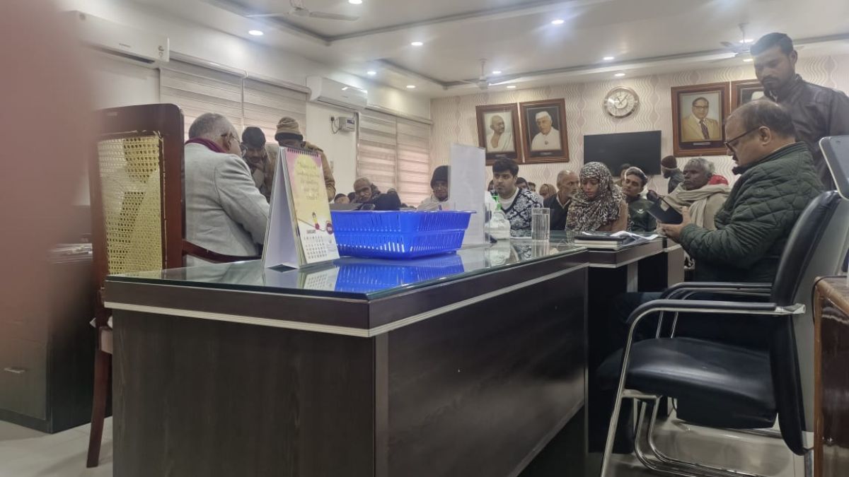 मेरा मोंटी मुझको दिलवा दीजिए, उसके बगैर मैं जी नहीं सकती…’ महिला की बात सुन डीएम ने लिया एक्शन, 4 घंटे में मिला पेट डॉग