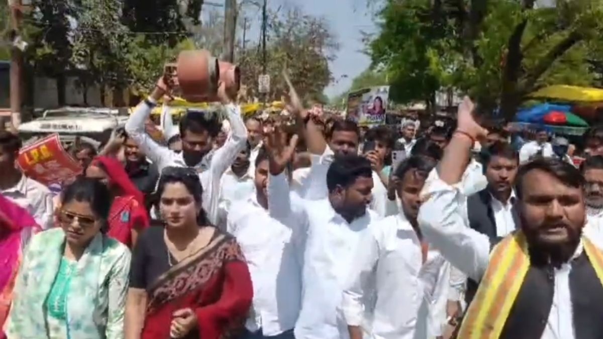 women protest over gas shortage in basti women protest over gas shortage in basti