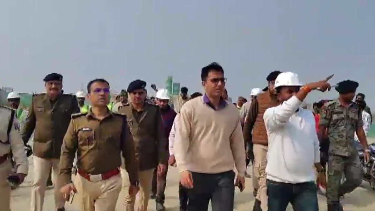 17 को होगी दुनिया के सबसे बड़े शिवलिंग की स्थापना… विराट रामायण मंदिर में चल रहीं तैयारियां, कलेक्टर ने दिया दिशा-निर्देश 17 को होगी दुनिया के सबसे बड़े शिवलिंग की स्थापना… विराट रामायण मंदिर में चल रहीं तैयारियां, कलेक्टर ने दिया दिशा-निर्देश