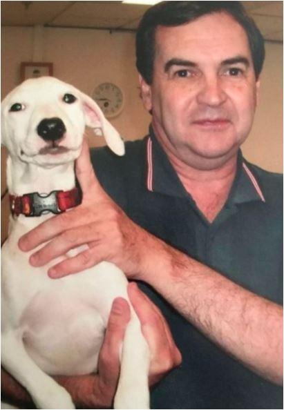 अपने कुत्ते पेनी के साथ ज्योफ गैलाघर.