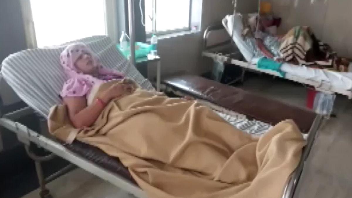 अस्पताल में भर्ती लोग.