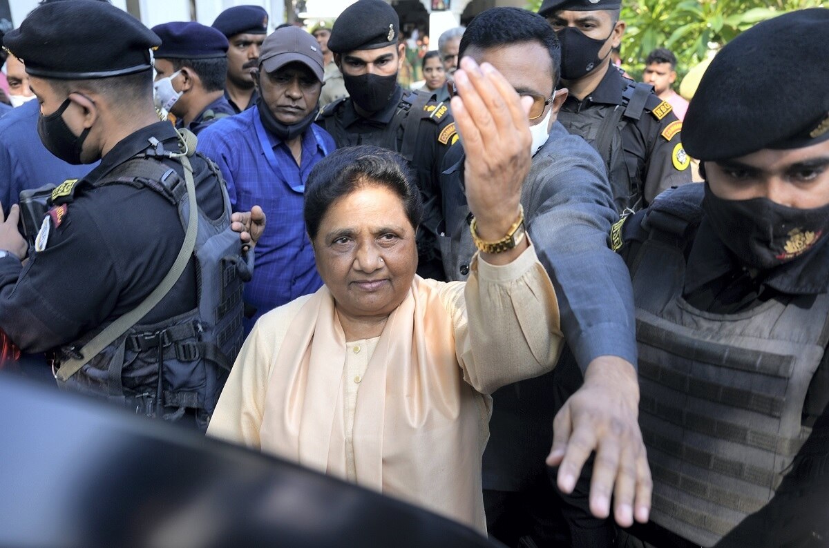 मायावती का साथ छोड़ गए अलग-अलग जातियों के कई दिग्गज (फाइल फोटोः PTI)