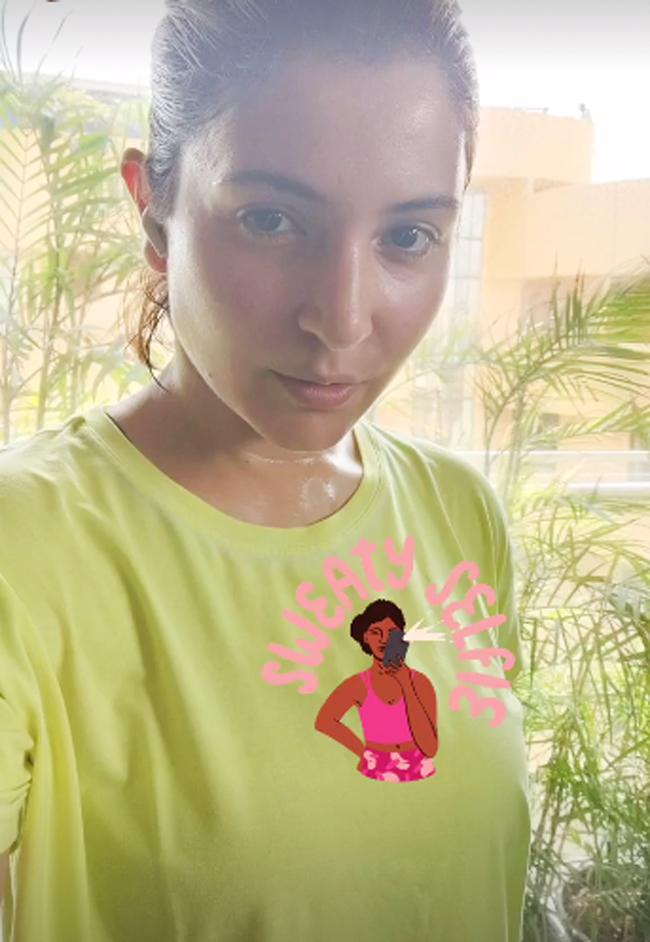 अनुष्का ने बहाया पसीना