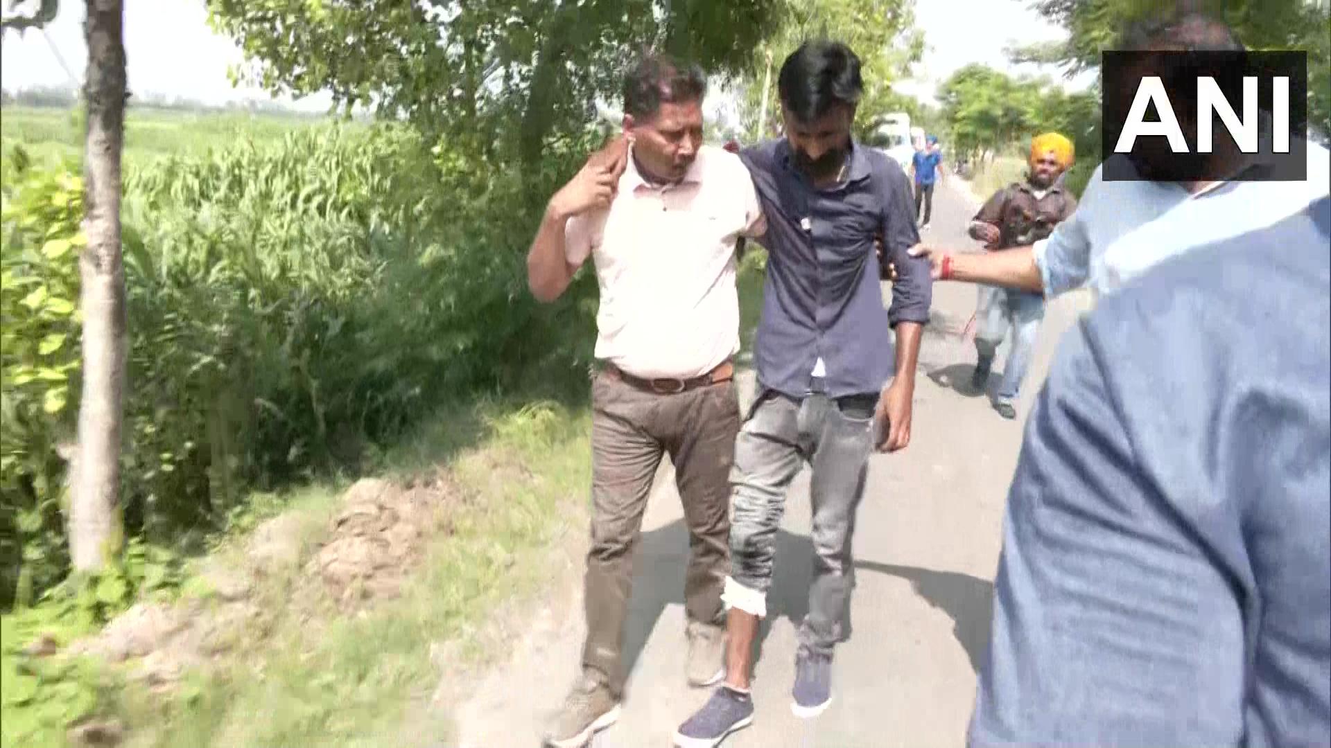 एनकाउंटर के दौरान एक कैमरामैन के जख्मी होने की खबर (ANI)