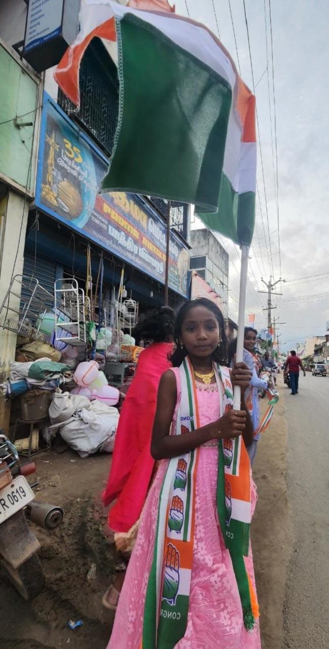 छोटे बच्चों के भी सिर चढ़कर बोला राहुल गांधी का जादू