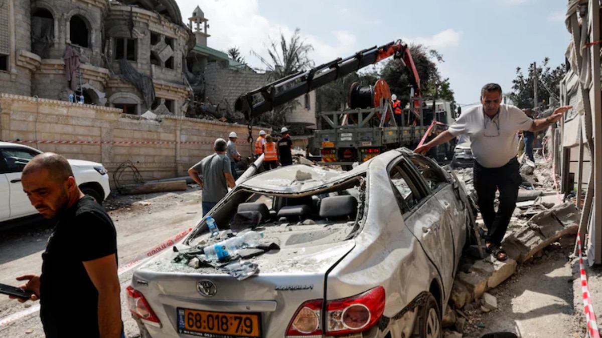 Iran attacks Israel 