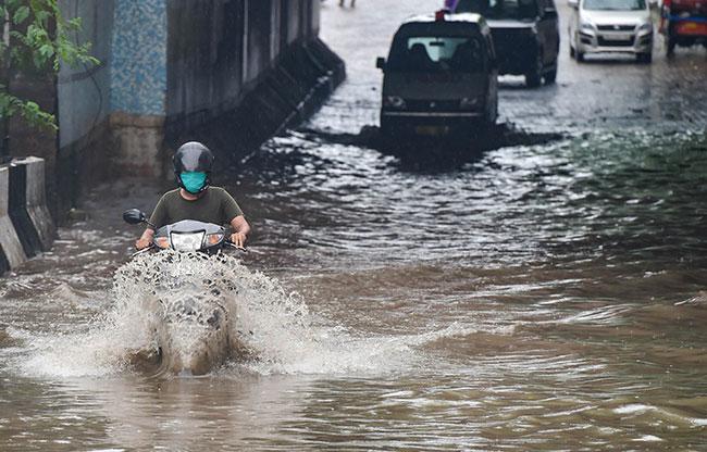 दिल्ली-एनसीआर में मूसलाधार बारिश (PTI)