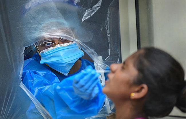 कोरोना टेस्टिंग को लेकर उठ रहे सवाल (PTI)