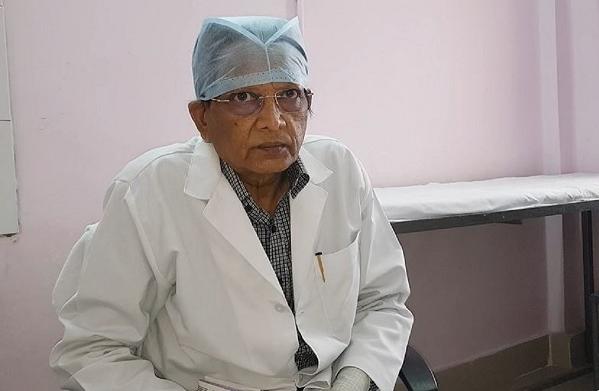 लालू का उपचार कर रहे डॉक्टर उमेश प्रसाद