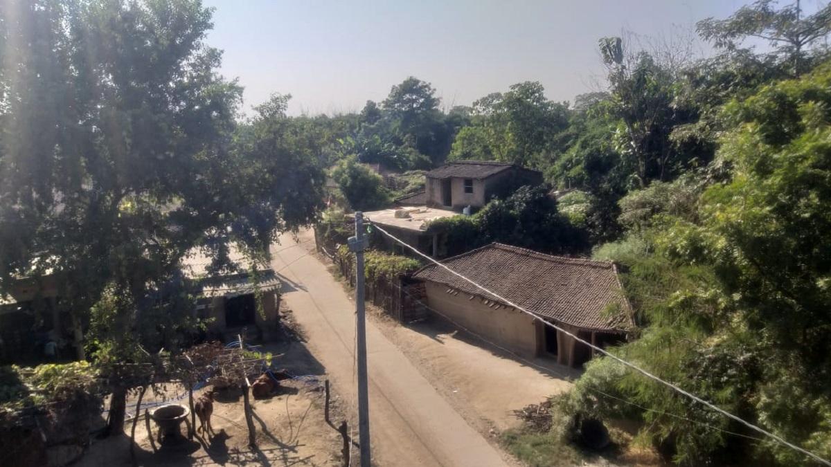 थारू जनजाति के लिए लगी थी योजनाओं की झड़ी