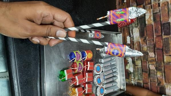 बम से लेकर रॉकेट तक की डिजाइन की हैं चॉकलेट्स