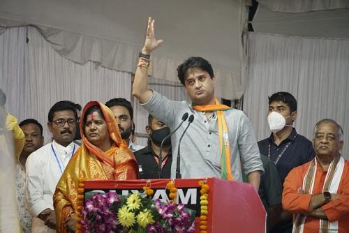 ज्योतिरादित्य सिंधिया ने भी किए रोड शो