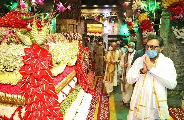 पारंपरिक परिधान में मंदिर पहुंचे थे सीजेआई