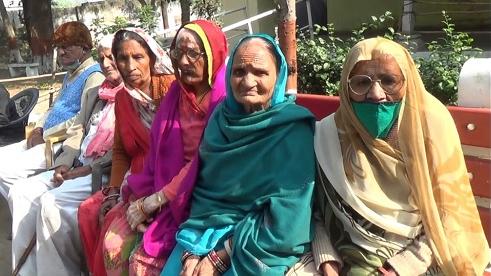 वृद्धाश्रमों को मिलती थी सरकारी सहायता