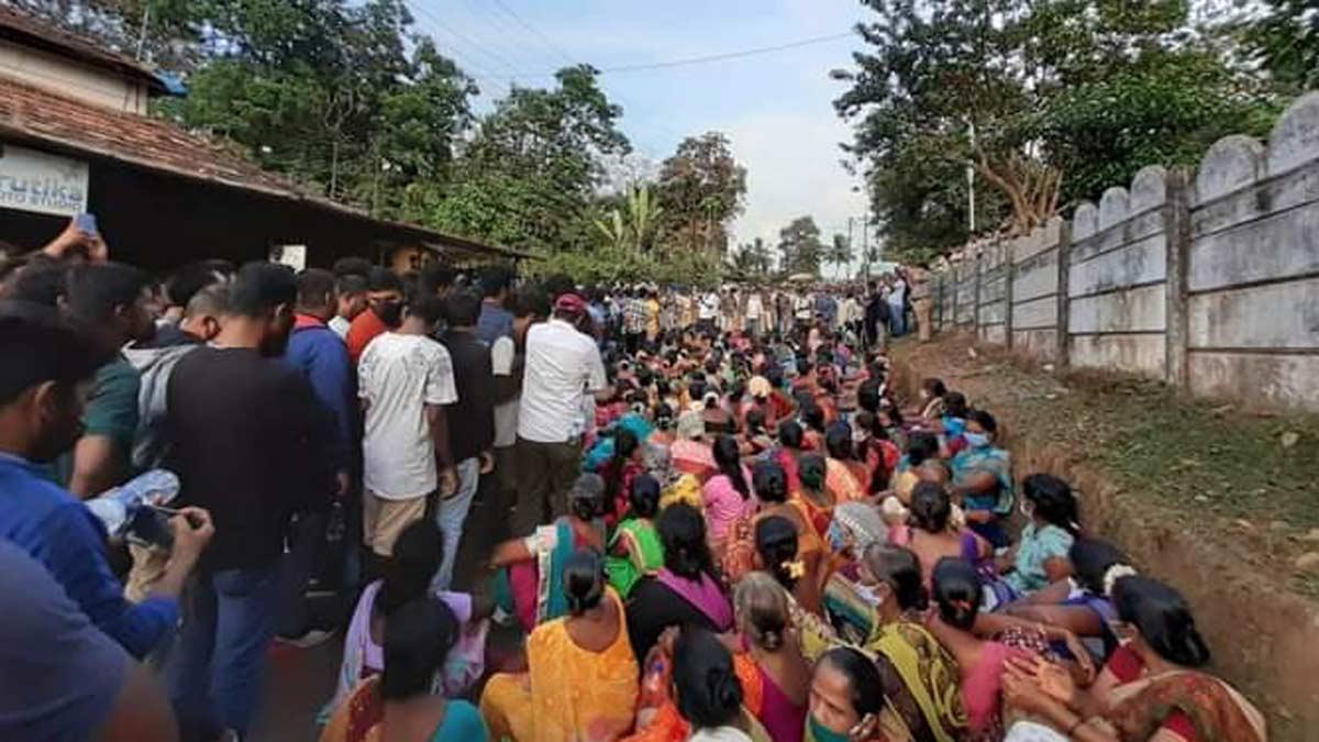 आईआईटी के खिलाफ प्रदर्शन कर रहे ग्रामीण