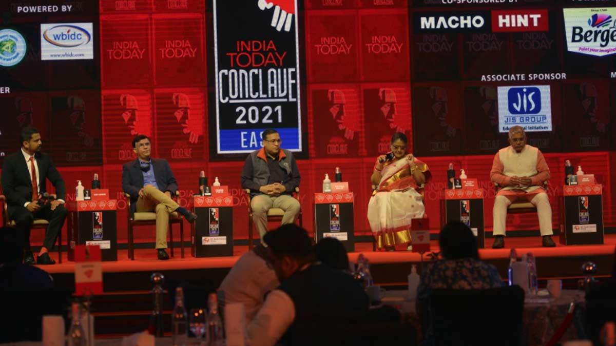 राम बनाम दुर्गा सत्र में शामिल हुए दिलीप घोष और अन्य नेता (फोटो-यासिर इकबाल)