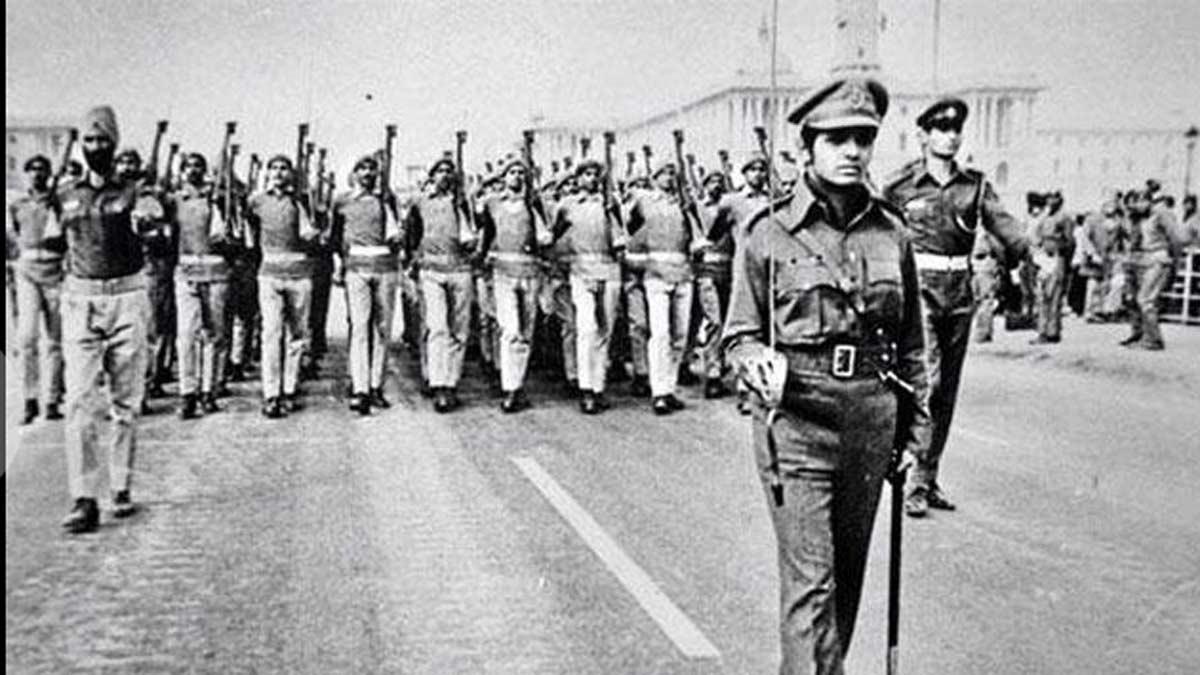 1975 में गणतंत्र दिवस परेड की अगुवाई करती किरण बेदी (ट्विटर)