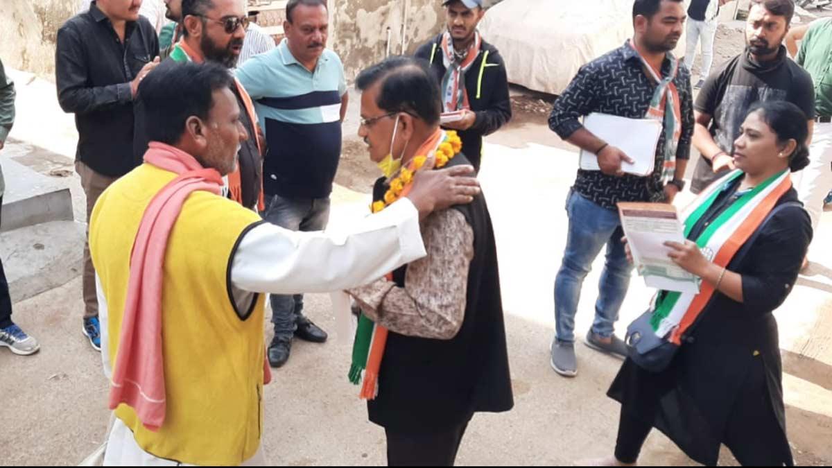 कांग्रेस के लिए जामनगर में प्रचार करतीं रविंद्र जडेजा की बहन (फोटो-गोपी)