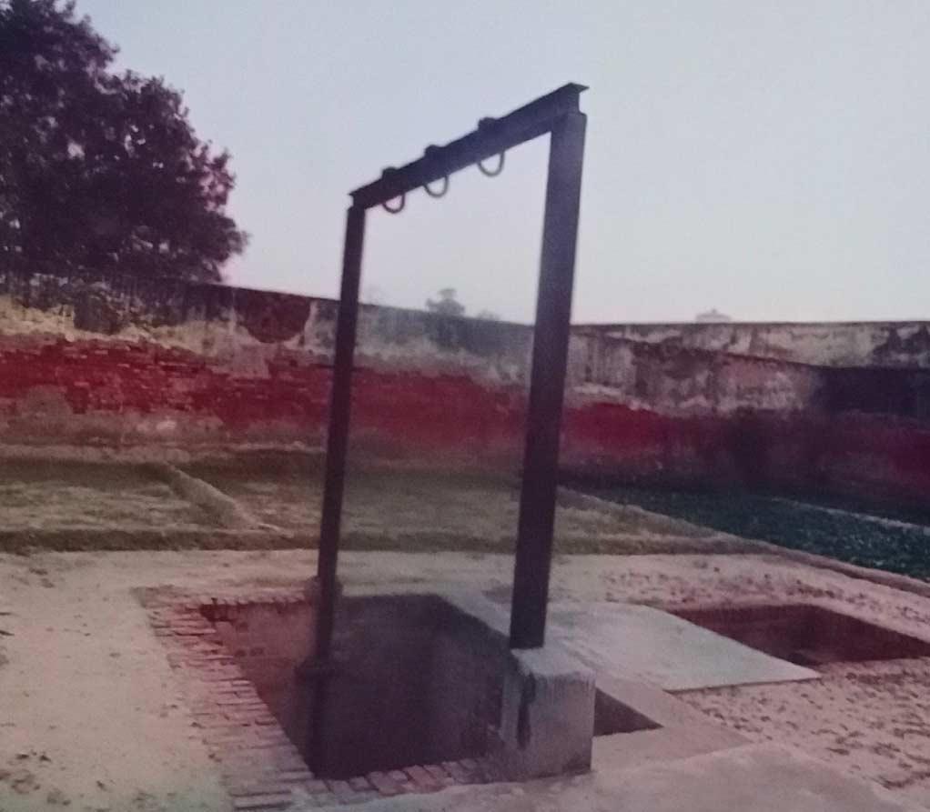 मथुरा जेल की महिला घर के ताले खोले गए (फोटो-आजतक)