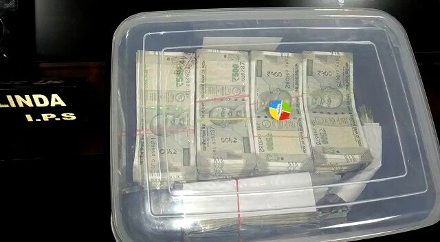 पुलिस ने बरामद किए 12 लाख रुपये