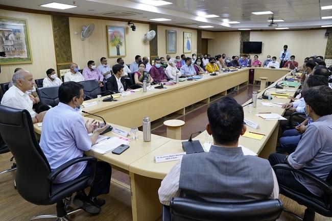 सीएम ने की कॉलेजों के प्रतिनिधियों के साथ बैठक