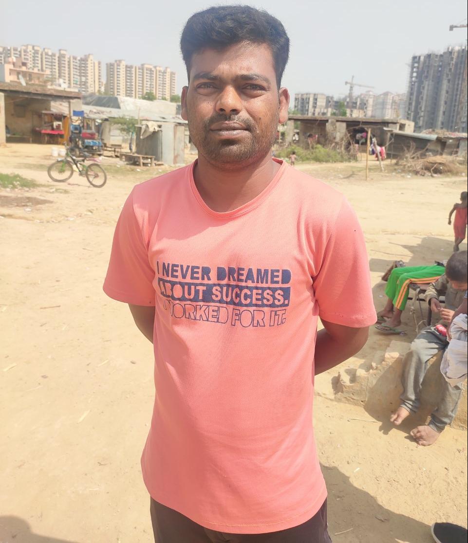 ठेकेदार उठा रहे हैं फायदा