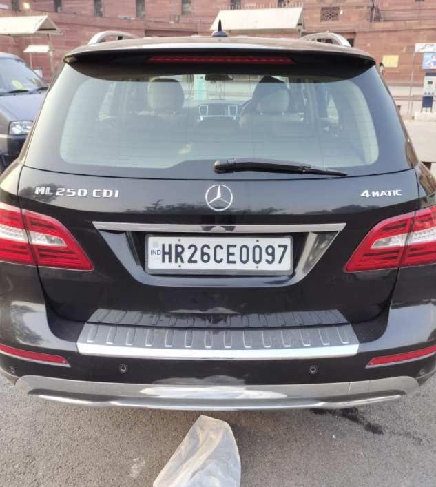 जब्त की गई मर्सीडीज कार