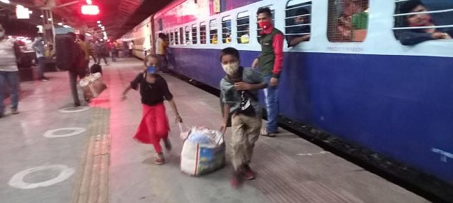 पूर्ण लॉकडाउन का है डर