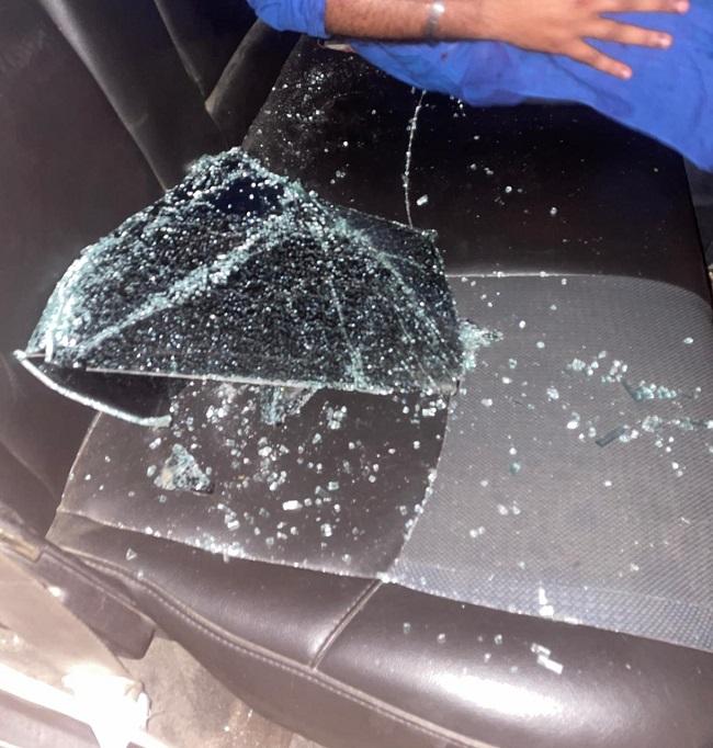 हमले में क्षतिग्रस्त टीएमसी उम्मीदवार की गाड़ी