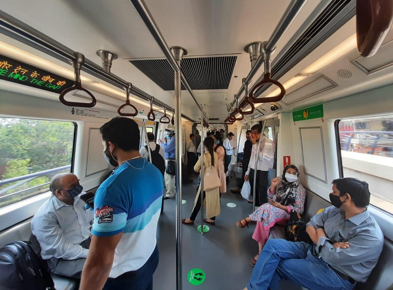 london metro asks all commuters to put their headphones in 