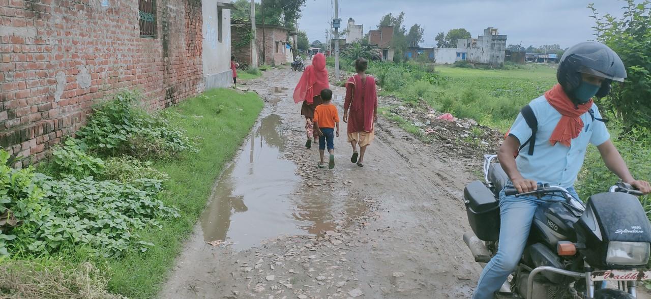 जर्जर सड़क