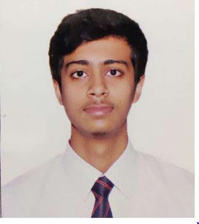 फादर एंजल स्कूल नोएडा के छात्र स्पर्श अग्रवाल 