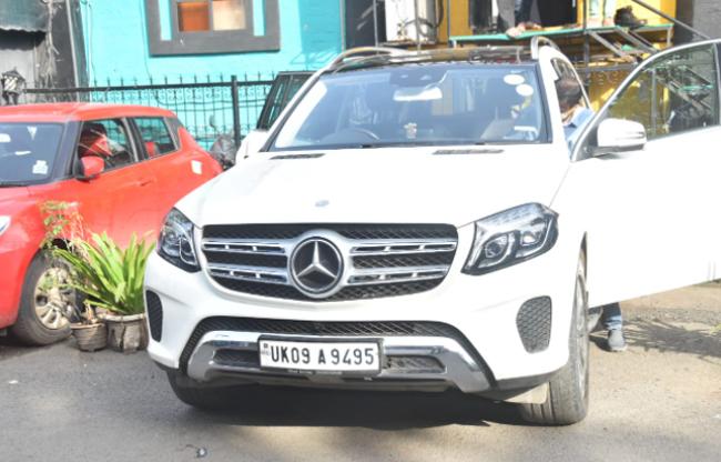 मनोज बाजपेयी ने खरीदी गाड़ी