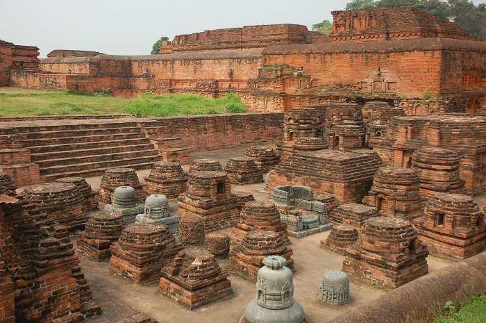 नालंदा विश्वविद्यालय कभी यहां की शान हुआ करता था