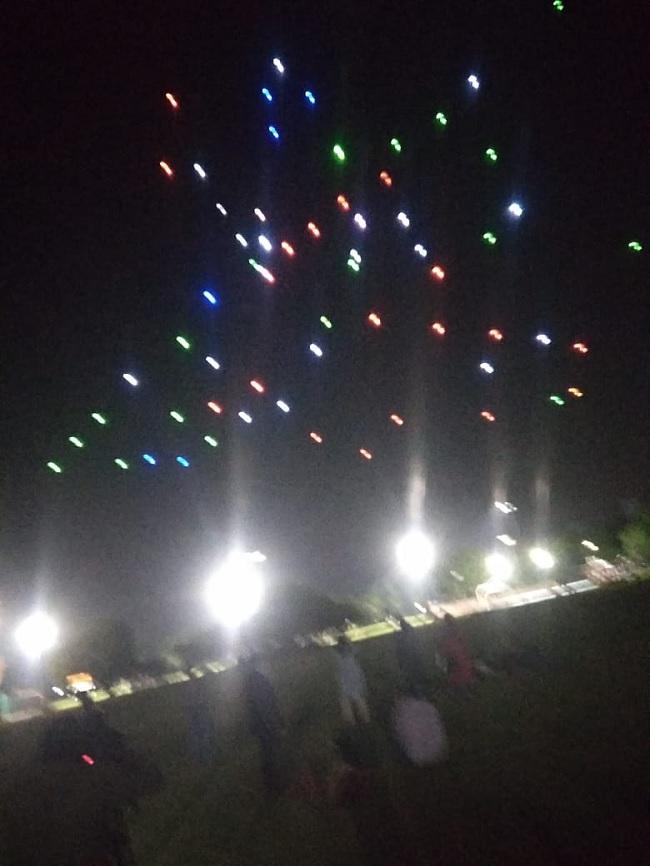 सौ ड्रोन ने आसमान में बिखेरी अद्भुट छटा