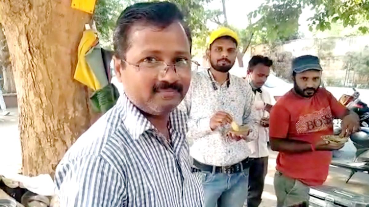 सीएम अरव‍िंंद केजरीवाल की तरह द‍िखते हैं गौरव गुप्ता. 