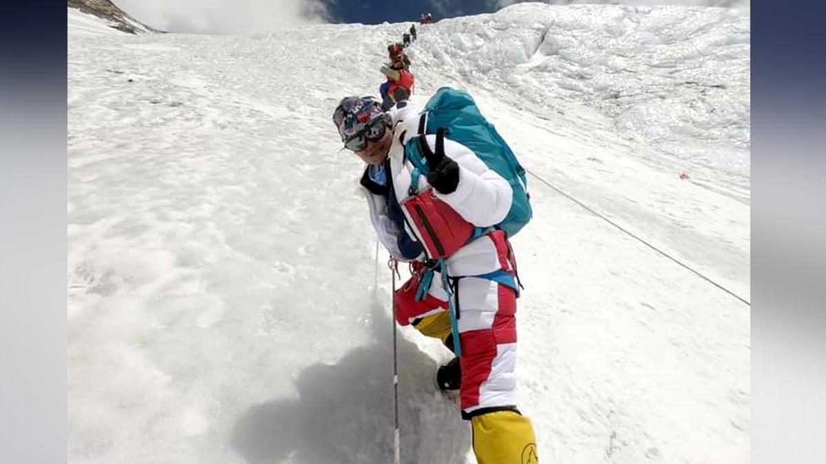 धौलागिरी पर्वत पर चढ़ाई करती पीयाली बसाक.
