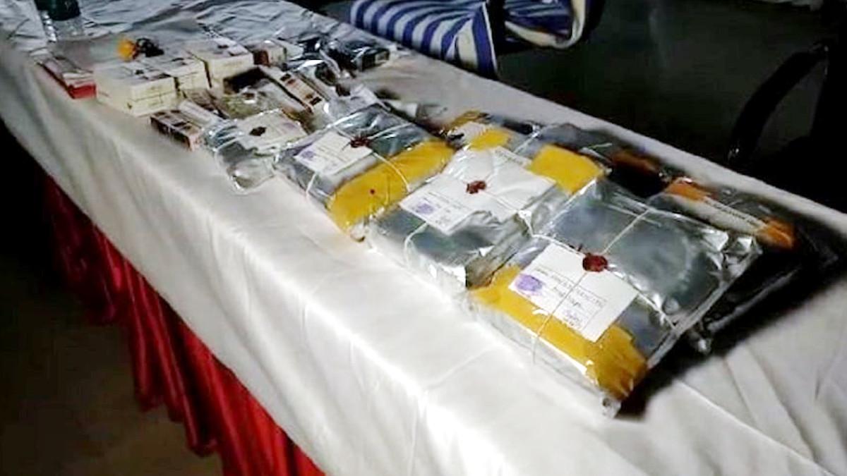 पुल‍िस रेड में पकड़ी गई नकली स्टेरॉयड.