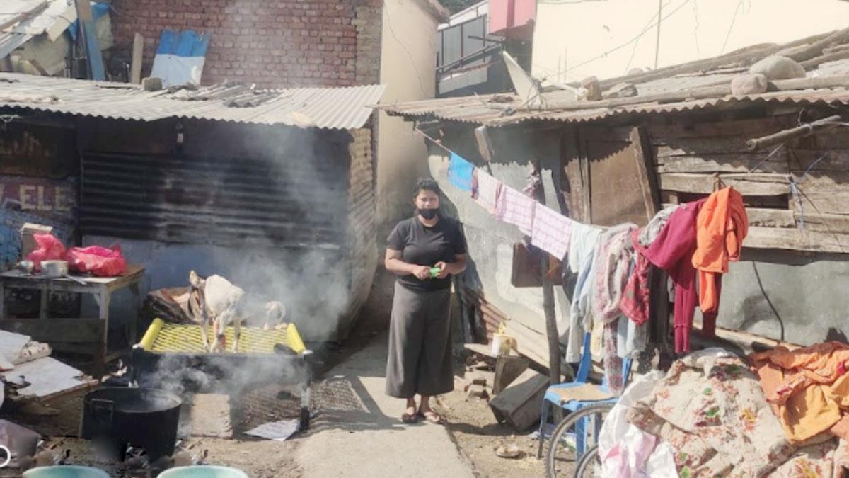 हमीरपुर की झुग्गी-झोंपड़ी में रहती हैं हॉकी प्लेयर नेहा 
