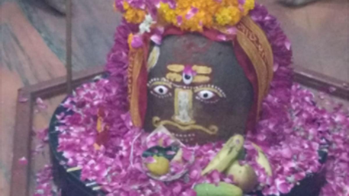दिन में तीन बार रंग बदलते हैं अचलेश्वर महादेव