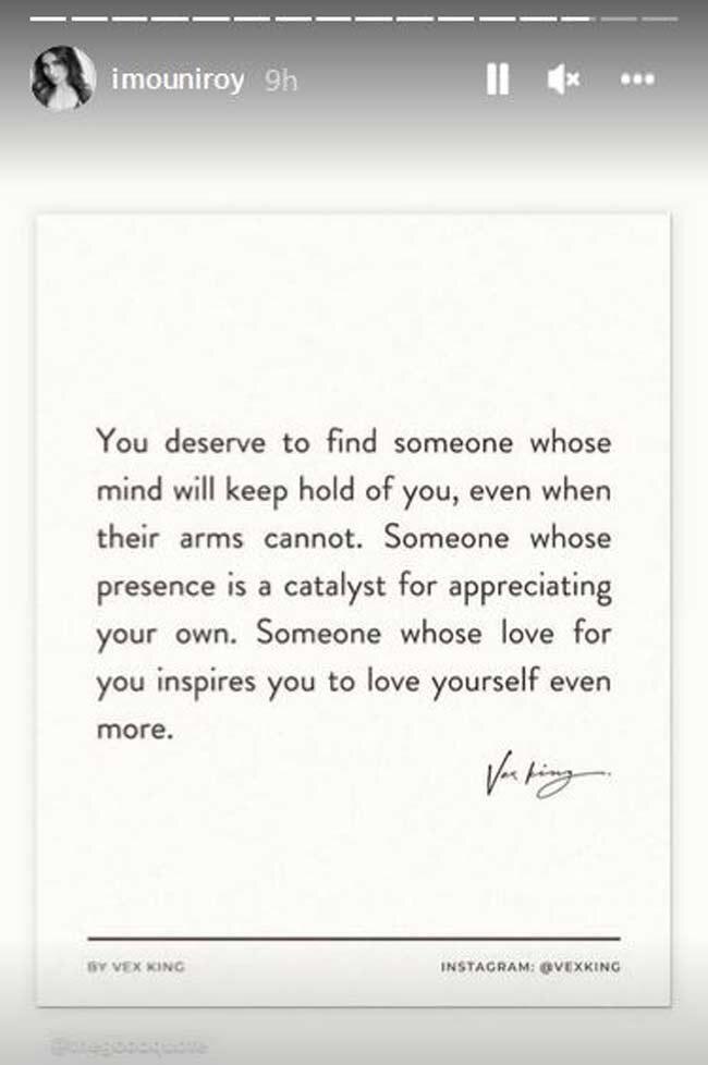 मौनी रॉय की पोस्ट