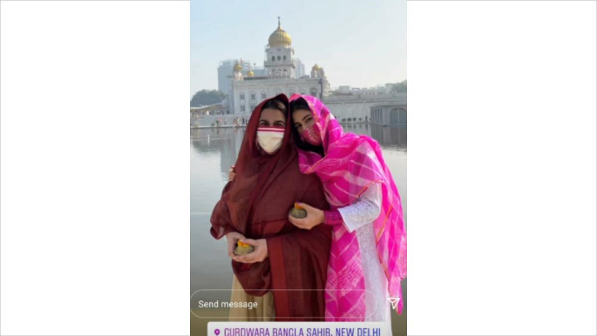 मां अमृता सिंह के साथ सारा अली खान